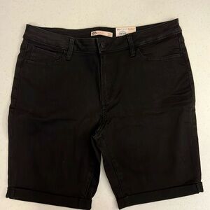 SO Women’s Black Bermuda Shorts- New